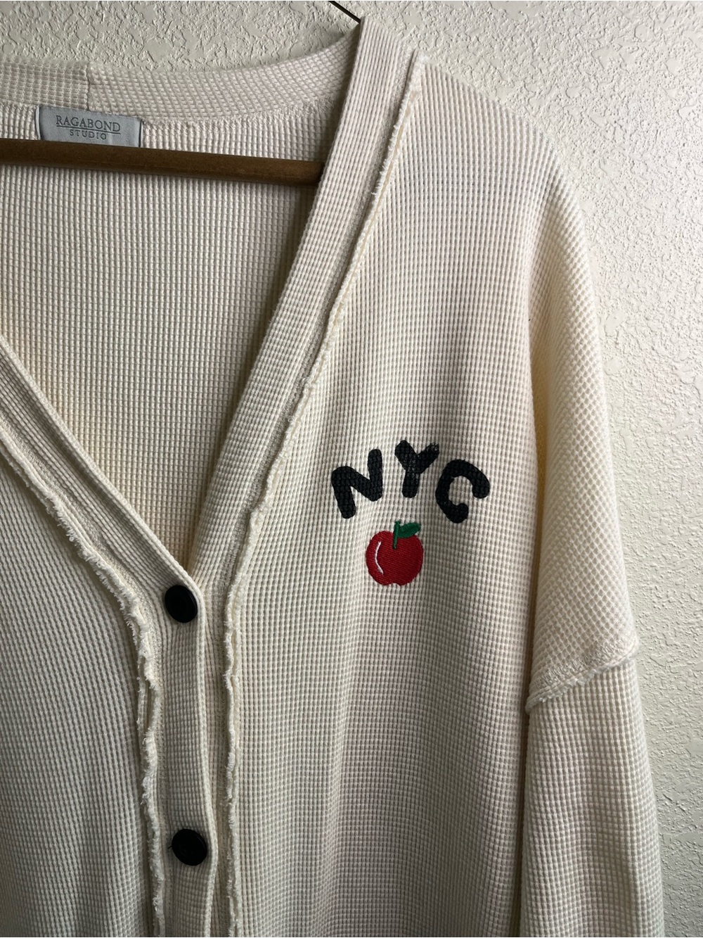 Ragabond Studio NYC Apple Embroidered Cream VTG Cardigan Sweater - Picture 2 of 6
